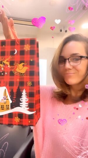 Lucie Vondráčková Instagram - Díky za celý vlasorock👌💃 @atelierkotlar A za rok už zas dlouhé…😉
