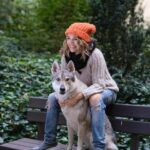 Lucie Vondráčková Instagram - V kolik ráno chodíte se psem vy? A kolikrát denně?? Tyhle fotky nejsou s tím naším, ale s krásnou Karkulkou z kalendáře pro @psi_sance Ale venčím podobného😉 #animallovers