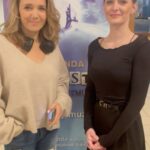 Lucie Vondráčková Instagram - V novém nastudování muzikálu Tajemství se o hlavní roli Elišky podělí Lucie Vondráčková a Šárka Vaňková. 🤩 A zatímco jedna Eliška se do své role po několika letech vrací, druhou čeká v září na našem jevišti premiéra. 😊 Těšíte se na mystický muzikál Daniela Landy v novém kabátě? 💙 Vstupenky již nyní zakoupíte na www.divadlokalich.cz 👍 . . . #kalichnasbavi #divadlokalich #praha #zabava #kultura #divadlo #muzikal #zakulturou #dodivadla #kamvpraze #kulturniakce #vstupenky #premiera #muzikaltajemstvi #daniellanda #mirjamlanda #lucievondrackova #sarkavankova