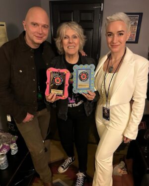 Lucinda Williams Instagram - What an honor! Thank you @offbeatmagazine @loosecattleband @michaelcerveris @kimberly_kaye 

REPOST @loosecattleband 

Losing an award becomes the better prize when you get to go onstage later that night at your hero’s show to present it to her yourselves, and she tells the sold out crowd that you’re family. Congratulations to mama @lucinda_williams who wins all the prizes in our book.
@loosecattleband 
@offbeatmagazine Best Of The Beat Awards
📸 @travisfnstephens