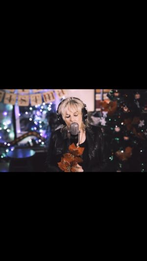Lucinda Williams Instagram - #22DaysofLu is almost up! Here’s the gang with Run, Run Rudolph. 💚❤️
