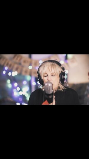 Lucinda Williams Instagram - Merry Christmas, Baby 🎅😘 four days left!!! #22DaysofLu
