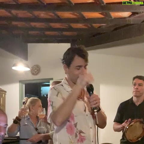 Lucinha Lins Instagram - Compartilhando um pouco da nossa farra de Natal com vocês! Uma das celebrações mais importantes pra mim. A desse ano foi especial e muito alegre. Até a família pede para cantar “história de uma gata” 😄