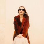 Lucrezia Guidone Instagram - Sanremo è finito. Ora aspettate di più i fiori di San Valentino o i nuovi episodi? 😎 ci vediamo il 14 febbraio su @instarai2 e @raiplay_official 🫶🏻 Nell’ultima foto io quando mi chiedo che domanda sia. #marefuori4 #vitadilú
