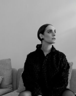 Lucrezia Guidone Instagram - dentro i vuoti 
nelle vertigini di certi distacchi
a volte si può scoprire amore