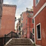 Lucrezia Guidone Instagram - 📍 Venessia 🤍 Grazie a tutto il pubblico del Teatro Goldoni, sono stati giorni meravigliosi. Ci vediamo dal 14 al 17 Marzo con The City al Teatro @arenadelsole di Bologna 🫶🏻 #thecitydiary #vitadilú #tournée #theatre