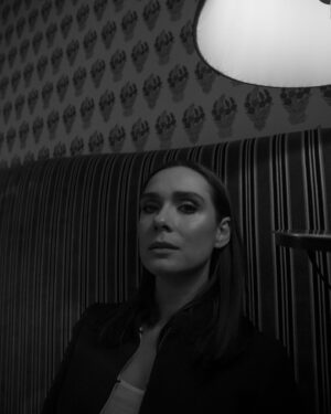 Lucrezia Guidone Instagram - E adesso? Cosa vedi adesso? 

Riesci a non dubitare per una volta ma semplicemente a stare nella bellezza di questo momento? 

Senza aspettative, così semplicemente… a stare. 

Provo. Ogni tanto riesco.
Ho meno paura di un tempo. 🫶🏻
