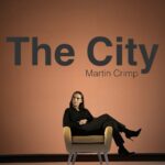 Lucrezia Guidone Instagram - Amici stasera debutto al Lac di Lugano con ‘The City’ di Martin Crimp regia di @gassmannjacopo 🫶🏻 In scena con me quella meraviglia di @rossiolgarossi , Christian Larosa e per la prima volta sul palco Lea Lucioli 🍁 Piano piano vi racconterò di questo folle viaggio ma intanto vi lascio qui sotto le date della tournée 😘 Padova 28 feb- 3 mar Teatro Verdi Venezia 7-10 mar Teatro goldoni Bologna 14-17 mar Arena del sole Torino 19/21 mar Teatro Astra Perugia 23/24 mar Teatro Morlacchi Milano 2/7 apr Elfo Scene e costumi di #gregoriozurla Disegno Luci #giannistaropoli Assistente alla regia @stefano_cordella Movimenti @sarahsilvagni Suono #zenogabaglio Traduzione #alessandraserra #thecity #martincrimp #lucadelpia #olgarossi #christianlarosa #lealucioli