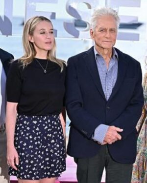 Ludivine Sagnier Instagram - Coucou @canneseries 
@michaelkirkdouglas  #franklin @appletv