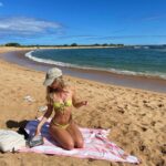 Ludivine Reding Instagram - 📖🧢🏖️☀️