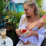 Ludivine Reding Instagram - fruits n paddle 🏄🏼‍♀️