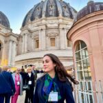 Ludovica Gargari Instagram – 10-11 Maggio sono stati due giorni che mi hanno arricchito personalmente e lavorativamente. 
La mia partecipazione alla stesura della carta dell’umano, insieme a quella di altri colleghi internazionali, è stara contornata da eventi e persone memorabili. 
l’incontro con @franciscus 🙏🏻 , la visita privata ai @vaticanmuseums , San Pietro di notte pronto ad accogliere @giovanniallevi , la sua musica, e le parole di altri grandi, dai Premi Nobel ai massimi esponenti di sport, ambiente, informazione …
Ho avuto la fortuna di poter conoscere e condividere questa gita con delle persone stupende che porterò sempre con me ✨ Grazie per avermi seguita 
Da oggi proverò ad impegnarmi di più per portare sui social una maggiore idea e pragmaticità del concetto di Fraternità . 

Grazie per l’opportunità 

@fondazionefratellitutti #fratellitutti2024 #behuman
@laiglesiateescucha