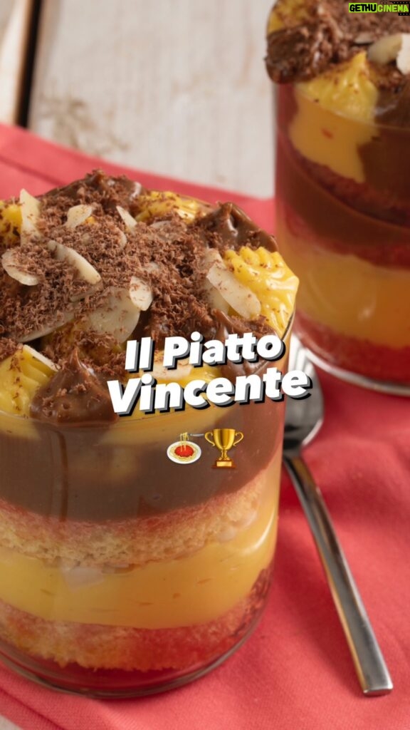 Ludovica Gargari Instagram - 🍝 Il Piatto vincente di… Marta Cavalli, ciclista italiana professionista! 🇮🇹 EPISODIO 3 - Monoporzione di Zuppa Inglese 🔥 @marta_cavalli @lulugargari Ingredienti: 4 uova 135g zucchero 55g farina 00 55g amido di mais Vaniglia sale Per la Crema Pasticcera: 5 tuorli 500g latte di mandorla (zuccherato) 170g zucchero 50g amido di mais Vaniglia 230g Crema Pasticciera 70g cioccolato fondente 50% (no lattosio) Per la bagna: 100 g acqua 50 g zucchero 70 g Alchermes Poi: q.b. lamelle mandorle q.b. cioccolato fondente q.b. gocce di cioccolato Preparazione del pan di spagna: In planetaria, rompete le uova, aggiungete vaniglia e sale. Azionate a velocità medio alta e iniziate ad aggiungere lo zucchero. Trascorsi 15/20 minuti, aggiungete le polveri (amido di mais farina). Mescolate con spatola da basso verso alto. In teglia e poi in forno. Preparate la crema pasticcera unendo amido di mais , zucchero e vaniglia a cui bisogna aggiungere il latte portato a bollore. Mescolate con una frusta e fate addensare sul fuoco. Spostate la crema in 2 ciotole sterili e in una delle due aggiungere cioccolato e fate sciogliere. Coppate dei dischi di pandispagna e bagnateli con alchermes. Stratificate la monoporzione con pandispagna, crema al cioccolato, scaglie (o gocce di cioccolato ) altro pandispagna, crema mandorla bianca, lamelle di mandorle, e cosi via. Ultimate con ultimo strato Bi gusto. Guarnite con cioccolato grattugiato sopra con una microplain e lamelle di mandorle. @dmtc_pr #giallozafferano #gz #sogood #loveit #reel #atleti #foodie #foodvibes #zuppainglese #dolci #martacavalli #lulugargari