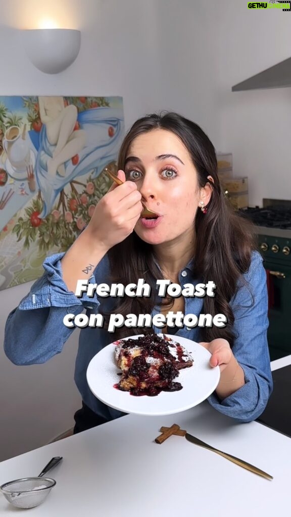 Ludovica Gargari Instagram - Lo devi assaggiare 🥪🫐🧁perchè un #frenchtoast così secondo me non l’hai mai provato ! ed è anche #zerowaste se tu come me, non sai più cosa fare con i panettoni e pandori . 🇮🇹 6 fette di panettone o pandoro 2 uova 100 ml latte o bevanda veg qb cannella 100g frutti di bosco congelati qb zucchero a velo qb burro sbattete le uova con latte e cannella immergetevi le fette di panettone e rosolatele in padella 5/6 minuti circa a fuoco basso, da entrambi i lati con del burro fuso. Fate cuocere in un pentolino a parte i frutti di bosco per 10 min circa e usateli come salsa servite caldo con zucchero a velo 🇬🇧 6 slices of panettone or pandoro Two eggs 100 ml milk or veg drink Cinnamon to taste 100g frozen berries Powdered sugar to taste Butter to taste Beat the eggs with milk and cinnamon Soak the slices of panettone And brown them in a pan about 5/6 minutes over low heat, on both sides with melted butter. Cook the berries in a separate saucepan for about 10 min And use them as a sauce Serve hot with powdered sugar #brunch #breakfast #ricettefacili #ricetteveloci #howto #zerowaste