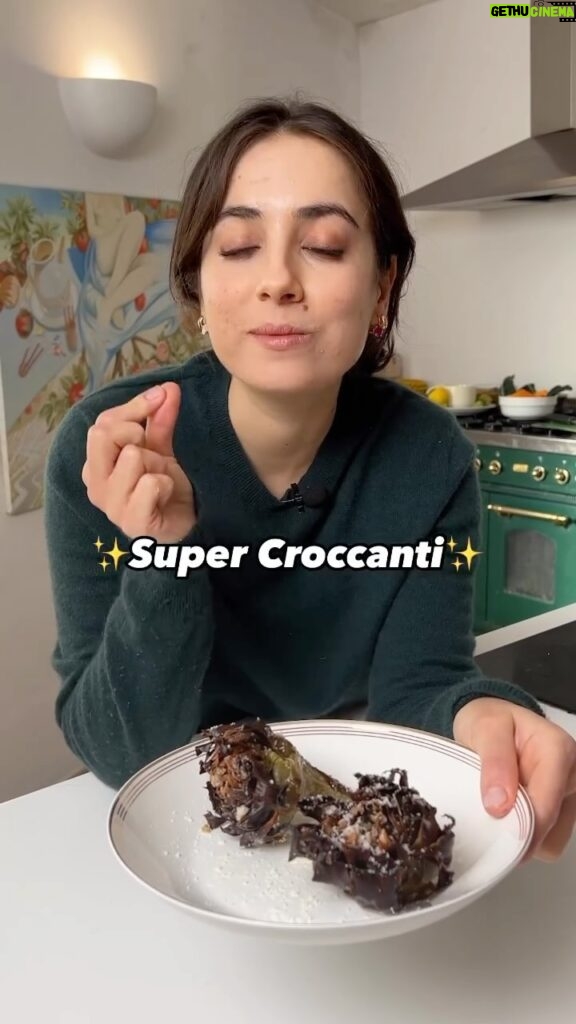 Ludovica Gargari Instagram - ✨Super croccanti e saporiti ✨ sembrano carciofi alla giudia , quelli fritti che si mangiano a Roma , e invece… sono cotti al forno dopo averli puliti dalle foglie esterne si condiscono con olio aglio peperoncino sale e si infornano a 200 gradi ler circa un oretta. ✨Super crunchy and flavourful ✨ They look like artichokes alla giudia, the fried ones that are eaten in Rome, and instead ... they are baked in the oven After cleaning them from the outer leaves they are seased with oil garlic chilli salt and baked at 200 degrees ler about an hour. #artichokes #carciofi #romandishes #italianfood #italiandinner #vegetarian #ricettefacili #ricetteveloci