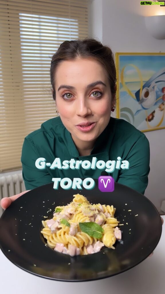 Ludovica Gargari Instagram - ⚠️NUOVA SERIE⚠️ G-ASTROLOGIA , un piatto per ogni segno dello zodiaco ! Questo è per il segno del toro ♉️ TAGGA nei commenti LA PERSONA DI QUESTO SEGNO, o che peggio, deve conquistarne una 🐂 Che preferisce la sostanza all’apparenza, i cibi piccanti, ma non troppo… il Toro ama i prodotti del territorio e per i piaceri della tavola vuoi non fare un bel piatto di pasta per conquistarlo?! 💘 attenti a non dividerla con I Gemelli ♊️ e Ariete ♈️ che farebbero carte false per averne un po’ ! E TU DI CHE SEGNO SEI ?! ingredienti per 2 persone 200g fusilloni 150g tonno fresco 30g burro 50g pecorino 1 limone qb menta tagliate a cubetti il tonno fresco e conditelo con olio sale (io Nero) e limone cuocete la pasta e mantecatela con burro e limone. aggiungete il tonno e scorza di limone a fuoco spento il pecorinl impiattate con la menta fresca #gastrologia #astrologia #personality #ricetteveloci #ricettefacili #Toro #segnizodiacali