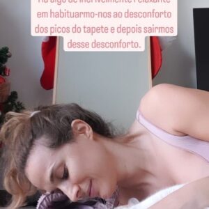 Luísa Barbosa Instagram - Sabem aquelas camas de pregos que às vezes vemos em filmes? Pois bem, o @shaktimat tenta imitar a sensação de nos deitarmos numa dessas camas para depois nos deixar mais relaxados. Ainda usei poucas vezes mas tenho gostado muito. O obrigar-me a relaxar quando estou no tapete, faz com que essa sensação se mantenha quando saio dele. Dá para usar de várias formas, é produzido de dorma sustentável e apoia as mulheres que o produzem na Índia. Tudo razões para adorar este tapete. Passem pelo perfil do @shaktimat para conhecer melhor 😉
#shaktimat #oferta #relax #healthylifestyle #nostress #empowerwomen