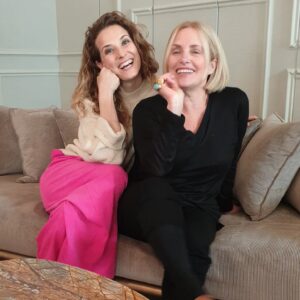 Luísa Barbosa Instagram - Passei umas boas horas a ouvir as estórias da @niniandradesilva_official e passava outras tantas se tivesse oportunidade. Vim daquele almoço inspirada pelo talento  e autenticidade com que esta mulher vive a sua vida e construiu a sua carreira. Muito obrigada pela generosidade com que partilhou as suas aventuras, Nini. ❤
E obrigada aos @brieftwice @thebeautiquehotelspt e @anarchiarestaurante pelo almoço incrível. Já sabem que o caminho para o meu 🧡 é pelo estômago 😂