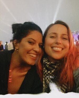 Luisa Clasen Instagram - Quem tem um amigo, tem tudo. E no meu caso, que tenho essas amigas PERFEITAS, passei os últimos 10 dias sendo muito feliz! Todas as vezes que eu vinha pra SP, ficava contando os dias pra ir embora. Dessa vez foi diferente…

Não tenho nem palavras pra agradecer tamanho carinho e amor, porque não foi só um lugar pra passar a noite entre dias cansativos de job: foi companheirismo, atenção, comidas incríveis, risadas gostosas e chamego com os bichinhos mais amorosos de SP. Não trocaria nenhum segundo com elas nem pelo maior hotel 5 estrelas 💞

Elas salvaram o dia com bota, mala, computador, casaco, carregador, livro e mais do que isso, emprestaram um pedacinho do dia-a-dia delas pra mim

Obrigada @dudatlopes @carolmoreira3 @bellehendges @lauradiamantstein @beto.caliman @pedro_smachado #mãedaBelle pela hospitalidade e por estarem na minha vida! Amo vocês 🥹 Agora aguardo todas vcs lá no RJ 💟