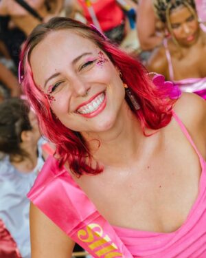 Luisa Clasen Instagram - Muitas skins desse carnaval: musicista, apoio de bloco e foliã. Amo ser tudo isso! Mto feliz pelos encontros do carnaval, obrigada a todo mundo q fez parte! ✨✨ e final de semana que vem a gente se encontra em Paquetá 👀 só acaba pra quem quer!

Fotos profissionais do @pizzaduleo @nomeiodobloco @andre_rola 

Blocos: @anovabad @blocolovesongs @bloconadademais @blocovivalavida @sinfonicaambulante 

#carnaval #riodejaneiro
