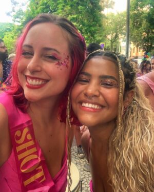 Luisa Clasen Instagram - Muitas skins desse carnaval: musicista, apoio de bloco e foliã. Amo ser tudo isso! Mto feliz pelos encontros do carnaval, obrigada a todo mundo q fez parte! ✨✨ e final de semana que vem a gente se encontra em Paquetá 👀 só acaba pra quem quer!

Fotos profissionais do @pizzaduleo @nomeiodobloco @andre_rola 

Blocos: @anovabad @blocolovesongs @bloconadademais @blocovivalavida @sinfonicaambulante 

#carnaval #riodejaneiro