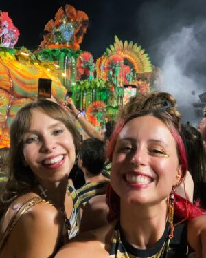 Luisa Clasen Instagram - Muitas skins desse carnaval: musicista, apoio de bloco e foliã. Amo ser tudo isso! Mto feliz pelos encontros do carnaval, obrigada a todo mundo q fez parte! ✨✨ e final de semana que vem a gente se encontra em Paquetá 👀 só acaba pra quem quer!

Fotos profissionais do @pizzaduleo @nomeiodobloco @andre_rola 

Blocos: @anovabad @blocolovesongs @bloconadademais @blocovivalavida @sinfonicaambulante 

#carnaval #riodejaneiro