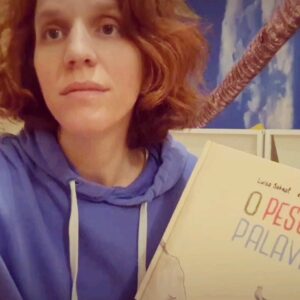 Luísa Sobral Instagram - E em pouco mais de uma semana isto aconteceu. Num abrir e fechar de olhos, 1000 livros foram morar noutras casas. Que alegria!
Podem continuar a encomendar que já estamos a repor o stock.
Obrigada!!! 🥰🥰🥰

Comprar em : www.luisasobral.com 
@ligeiramentecanhoto