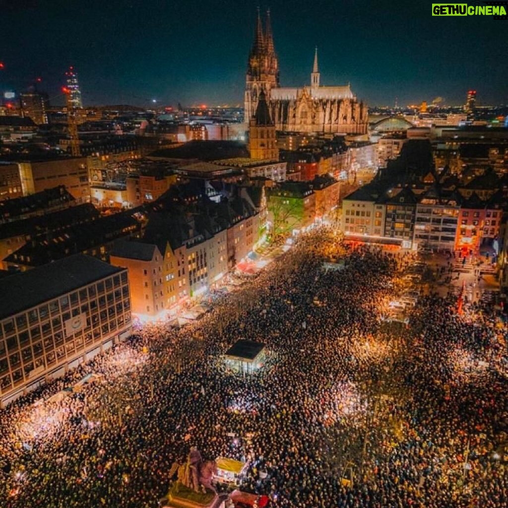 Luisa Neubauer Instagram - People should know about this. We will not let the right extremists, the fascists, the racist and misogynistic take over our democracy. This year, 50% of the world population will be asked to vote. And right wing forces are rising almost everywhere. And it’s no coincidence that it’s the fascists who - once in power - take away the rights of women, of nature, of migrants and queers. It’s all connected. So we stand up. And we will need you to join us. ♥️