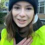 Luisa Neubauer Instagram - LIVE: Wir streiken mit Verdi! Keine Busse, keine Bahnen, ohne Menschen, die sie fahren. Es gibt keine Verkehrswende ohne gute Arbeitsbedingungen für Busfahrer:innen ✊ #WirFahrenZusammen
