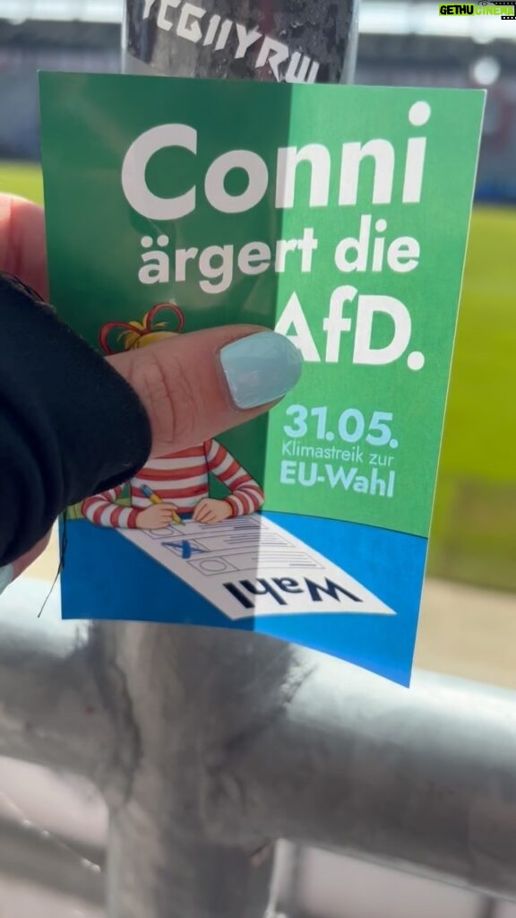 Luisa Neubauer Instagram - Proteste steigern die Wahlbeteiligung & Nazis hassen diesen Trick. Morgen starten wir mit den Klimastreiks eine Protestwelle bis hin zu den EU-Wahlen und alle sind gebraucht. Kommt mit, lasst Krach machen & klarstellen, dass wir nicht eine Sekunde vorhaben, den Rechten & Klimazerstörern das Feld zu überlassen. Alle Demo-Infos im Netz und in meiner Bio. 🔥 #europawahl #klimastreik #RechtsextremismusStoppen