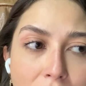 Luisa Rubino Instagram - 1. pelito nuevo <333
2. 🔮🔮🔮 
3. yo desayunando wevito fit con cositos de ojeras 
4. yo viendo como piensas que te debo algo ya cállate 
5. mis adidas de cholo 
6. ya me salió mi primera cana aaaaaaaa 
7. @sofiagabanna_ teamo
💖💖💖💖💖💖