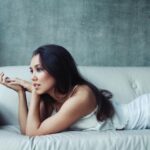 Luisa d'Oliveira Instagram - Once upon a sofa… 📷 @javierlovera