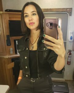 Luisa d'Oliveira Instagram - @hudsonandrex is having their season 4 premiere tonight! Won't be in this ep, but look for me and this excellent getup later in the season. Real lovely people on this show. Have a great season premiere tonight all! ❤ #hudsonandrex