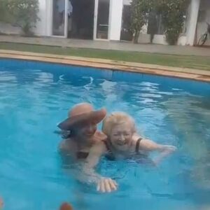 Luiza Tomé Instagram - Mãe amada, eu só tenho muito amor e gratidão por tudo que fez por todos seus filhos.
Nós te amamos infinito .
Sempre estaremos com você ❤️🙏🙌
#amordemae 
#amordefilha 
#amorquenãosemede