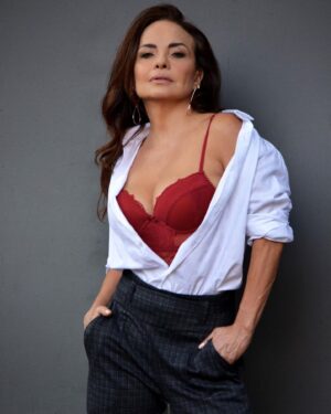 Luiza Tomé Instagram - Feliz dia das mulheres ,e nada como nossa feminilidade e tantas conquistas como mulher ! Viva nós!! 
#erasmocarlos 
#tremendão 🙏🙌
#mulheresempoderadas 
#diadamulher 🌹💕💕💕💕💕