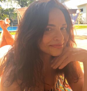 Luiza Tomé Instagram - Boa tarde queridos 🌹
#autoestima 
#vitaminad 
#amor 
#paz
#respeito 
#respeitoaoproximo