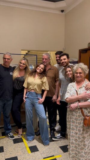 Luiza Tomé Instagram - Homenagem aos 
taurinos aniversariantes que nunca desistem dos seus sonhos! 
Eu, @luizatomeofic e @felorenzoni! 
Aliás, São Paulo, estamos de volta!

@nuncadesistadeseussonhosteatro 
Teatro Itália Bandeirantes 
Sábados 21h e Domingos 19h