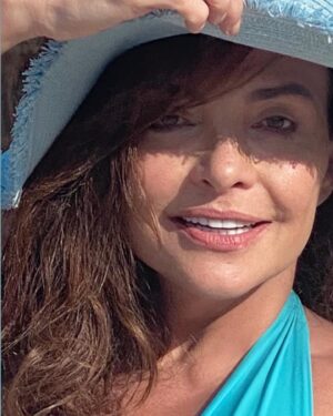 Luiza Tomé Instagram - Boa tarde povo lindo de Deus .
Aproveitando o sol que brilha em SP .
Linda semana🙌🙏