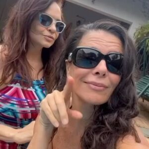 Luiza Tomé Instagram - Passando pra desejar um belo final de semana.
Amigos verdadeiros são presentes de Deus🙏🙌
@myllachristieui 
#sextou