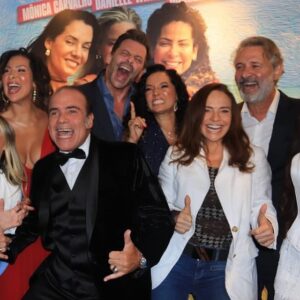 Luiza Tomé Instagram - Quarta-feira foi a pré estreia do filme @licencaparaenlouquecer um filme que com certeza vocês irāo rir e se emocionar.
Parabéns @hsuchien @monicacarvalhooficial @brendhahaddad @andremattosofficial @thaissacarvalho @nelsonfreitasoficial @michele_muniz1 @jeniffersetti @luizatomeofic @henricastelli  e tenho certeza que será Record de bilheteria nos cinemas!