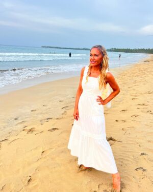 Luján Argüelles Instagram - Quedan dos dias !!! @vayavacacionestv !!! Vestido : @celiabdesigner  todos los detalles y más fotos de los estilismos en @looks_vayavacacioneslujan