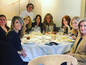 Luján Argüelles Instagram - Nunca los 45 fueron tan celebrados!!!!!!! Hoy las chicas imparables me han regalado una celebración INOLVIDABLE!!!!!! @irenecano @yaizacanosa @glorialomana @dircomceoe @sandrastarlite @mariapelayomunoz #FatimaBáñez @pepacocinera