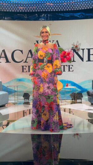 Luján Argüelles Instagram - Seguimos con el debate de @vayavacacionestv !!!!! Toda la info de estilismo en @looks_vayavacacioneslujan