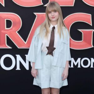 Lulu Wilson Instagram - dungeons, dragons, and star ties⭐️had so much fun at the @dungeonsanddragonsmovie premiere supporting my favorite druid @sophialillis ! ! ! thank you @thegabebass for making me look way cooler than i am and @elisalaraluna for prettying me up✨