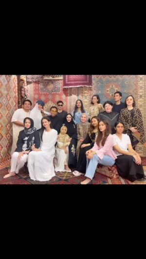 Lulu Zakaria Instagram - Bismillah … silahturahmi ke @farahcarpetsofficial takjub banget sama perhatian Baba n Mimi yg luar biasa sooo liat karpet 2 cantiknya bagus bagus motif dan super lembut … seneng nya lagi mau milih milih sambil di sajikan Makanan yg enak2 ala pakistannya Baba 😍😘…MasyaaAllah Tabarakallah Sukses laris manis terus ya Mimi n Baba بارك الله فيك … 

Yuuk bagi yg suka karpet .. kepoin IG nya @farahcarpetsofficial yaaa 

#bukber 
#silaturrahmi 
#ramadhankareem🌙 
#farahcarpetpanglimapolim 
#fypシ 
#fypage 
#masyaallahtabarakallah 
#alhamdulilah