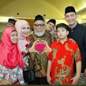Lulu Zakaria Instagram - Innalillahi wa inna ilaihi raji’un 😭Telah berpulang ke rahmatullah, suami/bapak/ayah/abanganda kami *DORMAN BORISMAN (KARDIMAN)* dalam usia usia 73 tahun (5 Februari 1951 – 7 Mei 2024).

Allahumaghfirlahu Warhamhu Wa’afihi Wa’fuanhu Al Fatiha 😭🙏🏻

Selamat Jalan Babe 😭 Insyaa ALLAH yg Terbaik .. Babe sdh tidak sakit lagi yaa…😭
 
Wafat pada hari ini di rumah sakit Moch. Ridwan Meuraksa Jakarta, Selasa 7 Mei 2024 pada pukul 19.18 WIB.

Jenazah akan disemayamkan di rumah duka, di Kelurahan Dukuh Kramat Jati Jakarta Timur, dan akan dikebumikan esok hari Rabu 8 Mei 2024. 

Atas nama keluarga kami mohon dibukakan pintu maaf bagi almarhum, bilamana selama masa hidupnya ada kesalahan dan kekhilafan. Semoga alharhum mendapat tempat mulia di sisi Allah SWT serta diterima segala amal ibadahnya, amiin ya robbal alamiin.
…