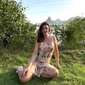 Luma de Oliveira Instagram - Tarde gostosa de inverno em um dos cartões-postais mais bonitos do Rio: Lagoa Rodrigo de Freitas. 
São quase 8 km de perímetro com muitas opções de lazer e esporte. A natureza ao redor é deslumbrante!
Ao fundo, o morro Dois Irmãos e a Pedra da Gávea.