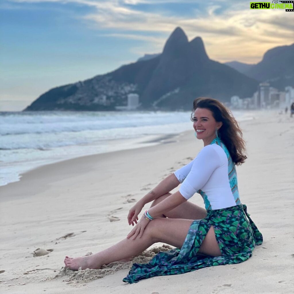 Luma de Oliveira Instagram - “Estende tuas asas pelos azuis que te aguardam”! 🔷 J. Inácio.