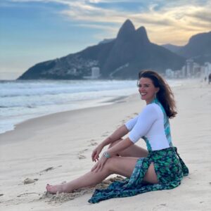 Luma de Oliveira Instagram - “Estende tuas asas pelos azuis que te aguardam”! 🔷 
J. Inácio.