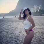 Luma de Oliveira Instagram – Não tenho uma legenda, então vai : 
Just Vibes! ✌🏼😁(apenas vibrações )🙌🏼☀️ 
Música: Quem Sabe Isso  Quer Dizer Amor”. 
Milton Nascimento